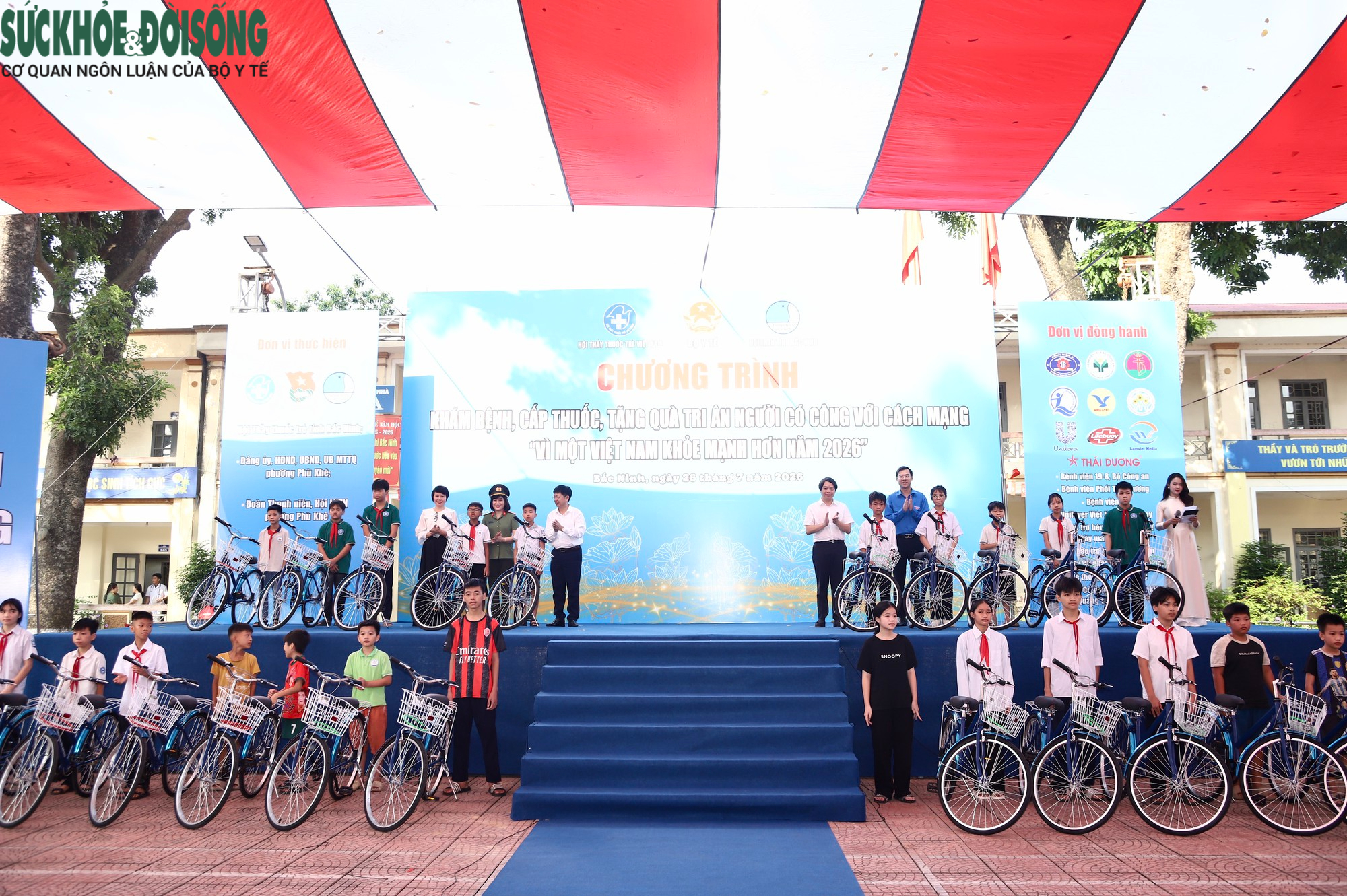 Những hình ảnh ý nghĩa trong chương trình tri ân người có công ở Bắc Ninh- Ảnh 4.