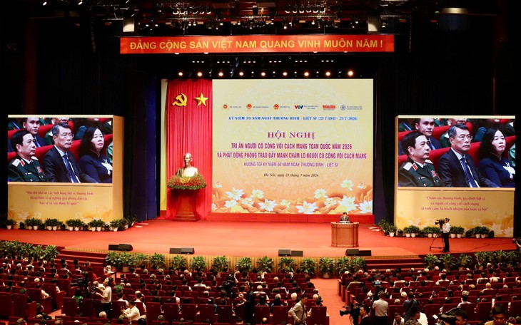 Những hình ảnh ý nghĩa trong chương trình tri ân người có công ở Bắc Ninh- Ảnh 1.
