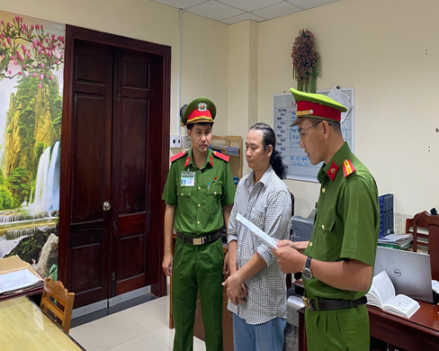 Xử lý Phạm Văn Tân: Vụ Bán Giày Giả Gây Chấn Động Tại Cần Thơ
