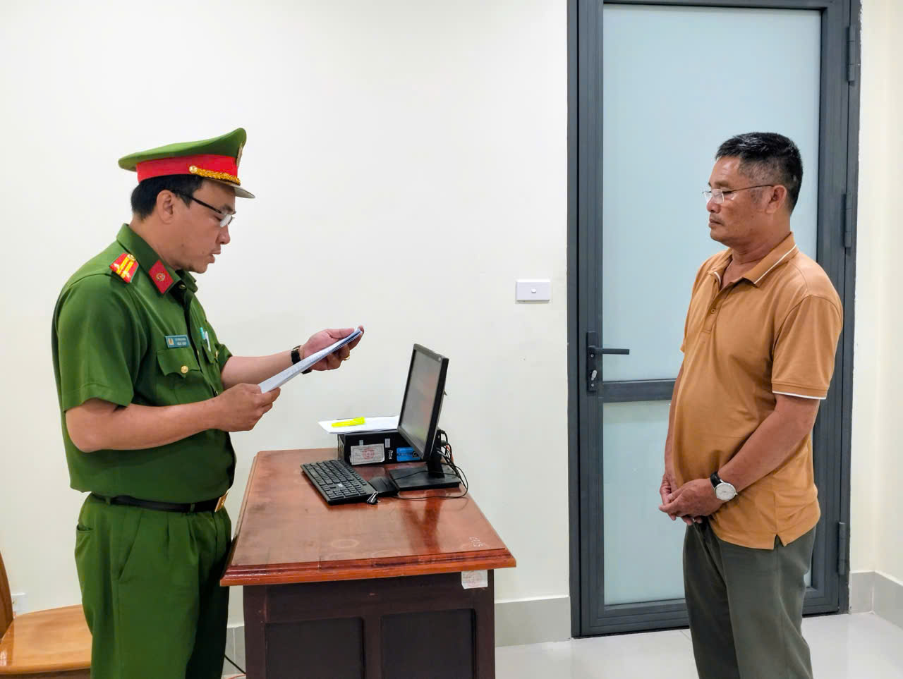Mua 11 hóa đơn khống để hợp thức hàng hóa, Hoàng Văn Dương bị khởi tố- Ảnh 1.