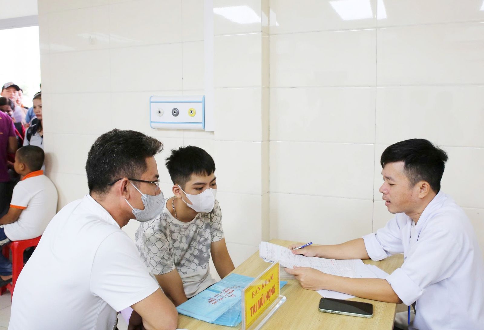 Quá trình khám và phẫu thuật cho trẻ em