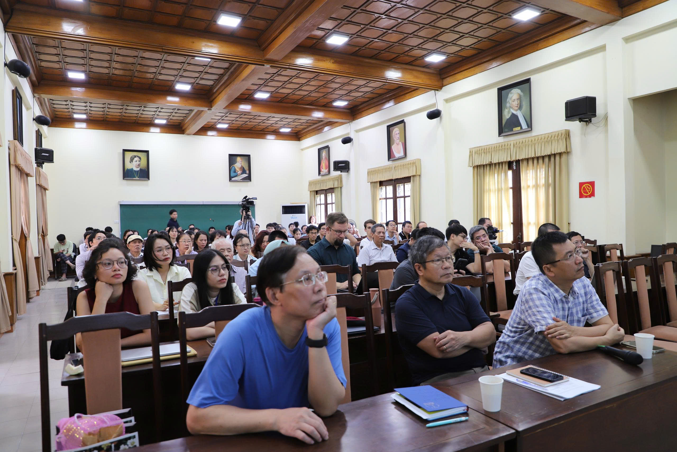 Tư Duy Con Người Trong Thế Giới AI