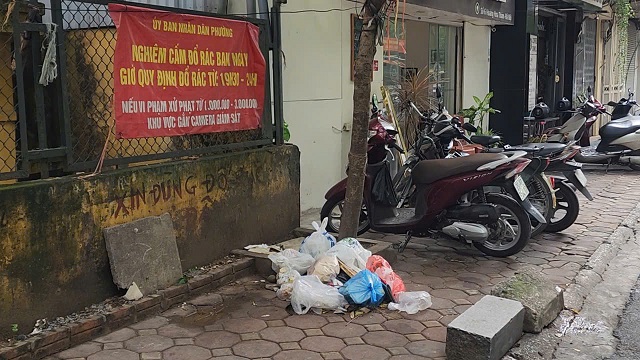 Hà Nội: Hệ Lụy Từ Việc Xả Thải Bừa Bãi Trên Phố Hoàng Hoa Thám - Ảnh 1.