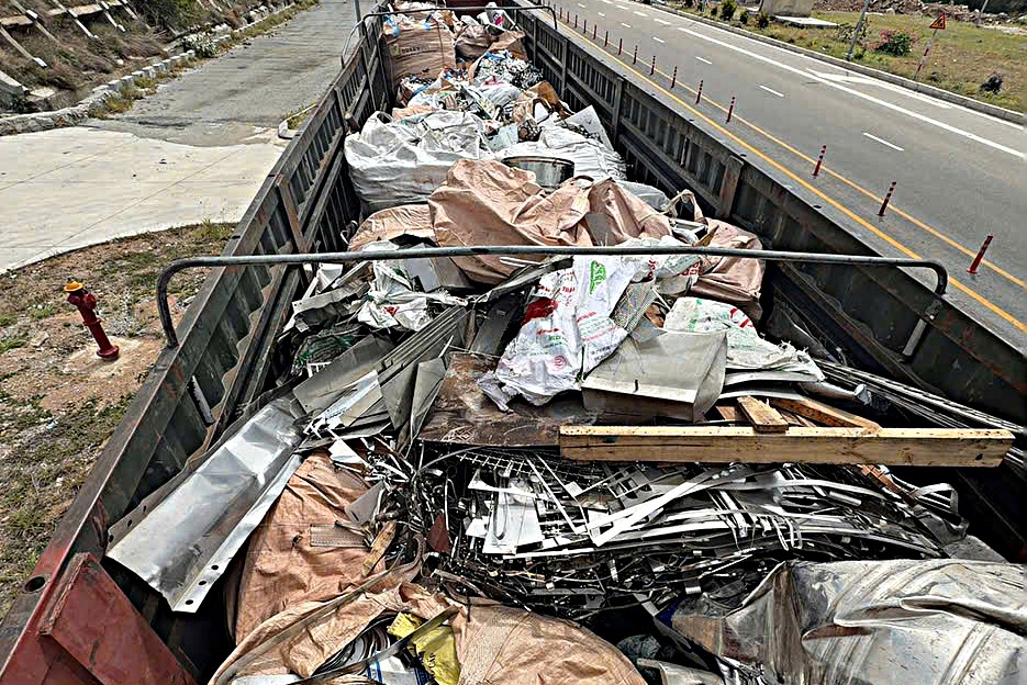 Khám Phá Vụ Việc Hàng Trăm Xe Hỏng Lốp Do Vật Liệu Kim Loại Rơi Vãi Trên Cao Tốc - Ảnh 2.