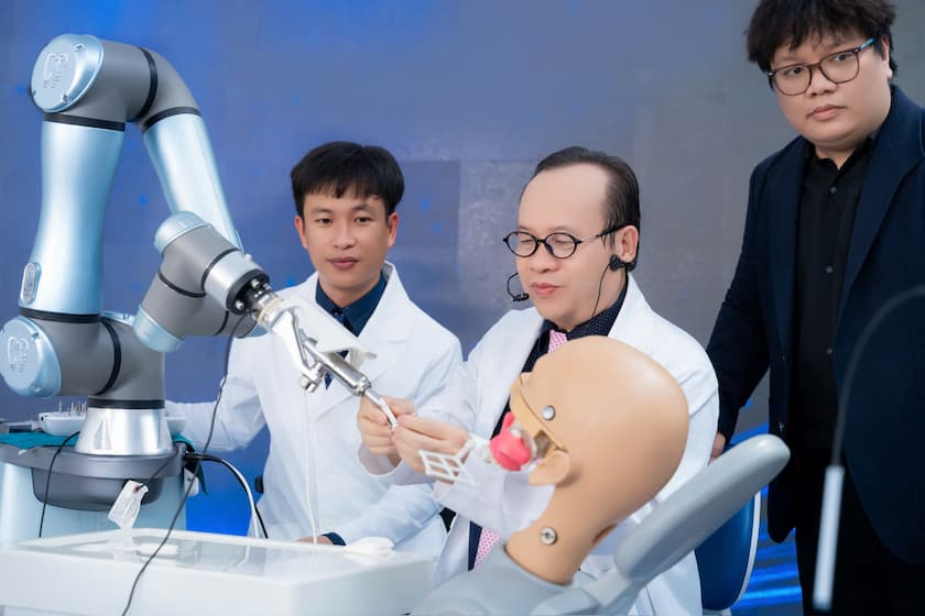Robot cấy ghép Implant tại Nha khoa Nhân Tâm