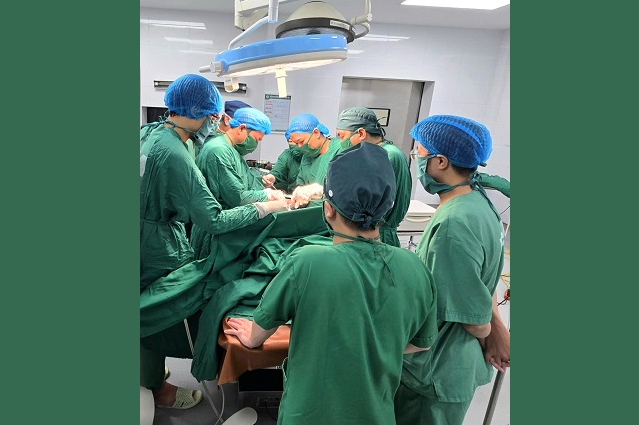 Vỡ gan, mất 2,5 lít máu sau tai nạn, người bệnh thoát cửa tử nhờ phối hợp liên viện - Ảnh 2.