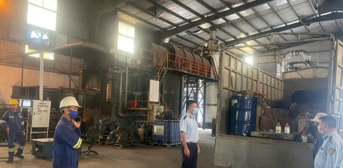 Thanh Hóa: Tiêu Hủy 1,3 Tấn Thuốc Trừ Cỏ Nghiêm Cấm