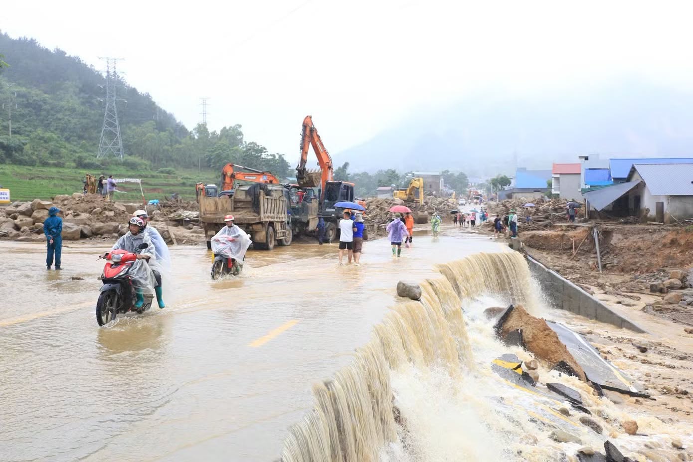 Thiệt Hại Nặng Nề Do Mưa Lũ: Hai Người Tử Vong, Một Người Mất Tích