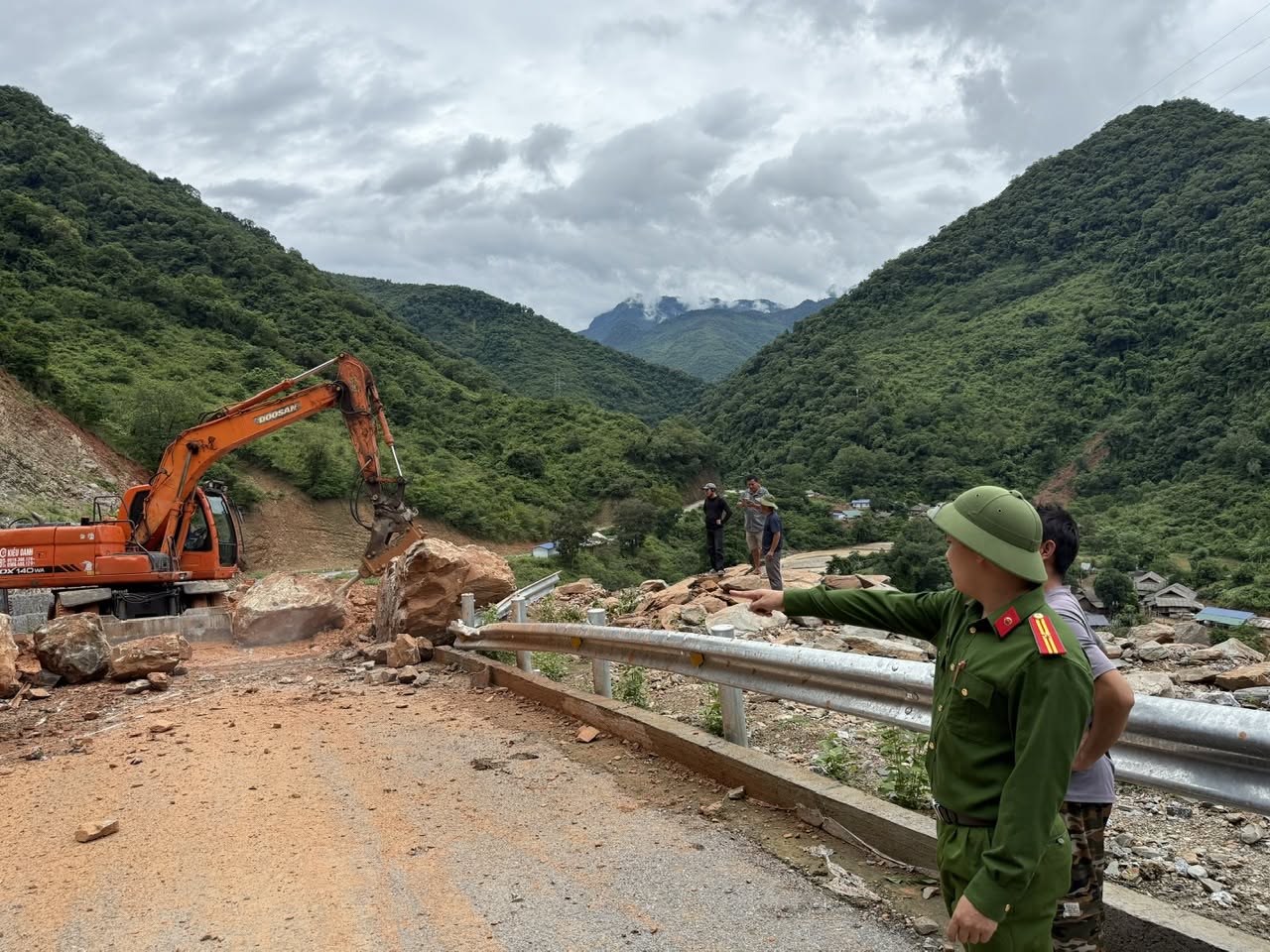 Khôi phục giao thông tại tỉnh lộ 543D
