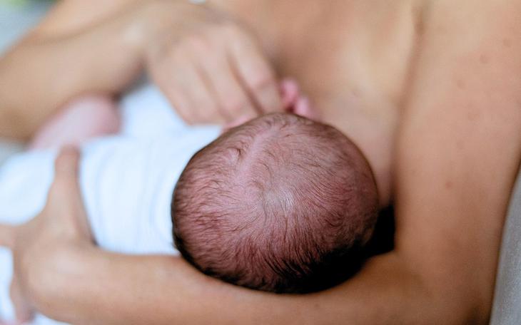 Cách duy trì nguồn sữa mẹ sau thời gian nghỉ thai sản - Ảnh 3.
