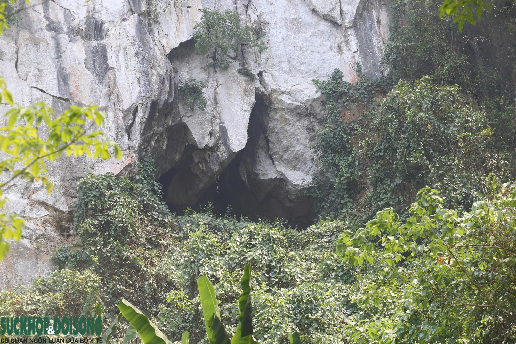 Khám Phá Sân Bay Dã Chiến Khe Gát và Hang Công Binh Huyền Bí