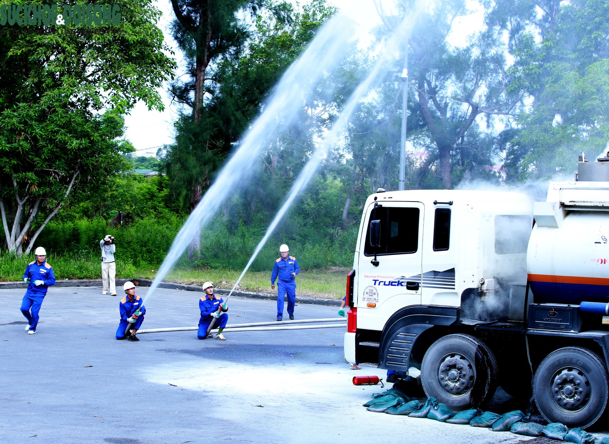 Diễn tập hiệp đồng chữa cháy, cứu nạn tại kho xăng dầu - Ảnh 2.