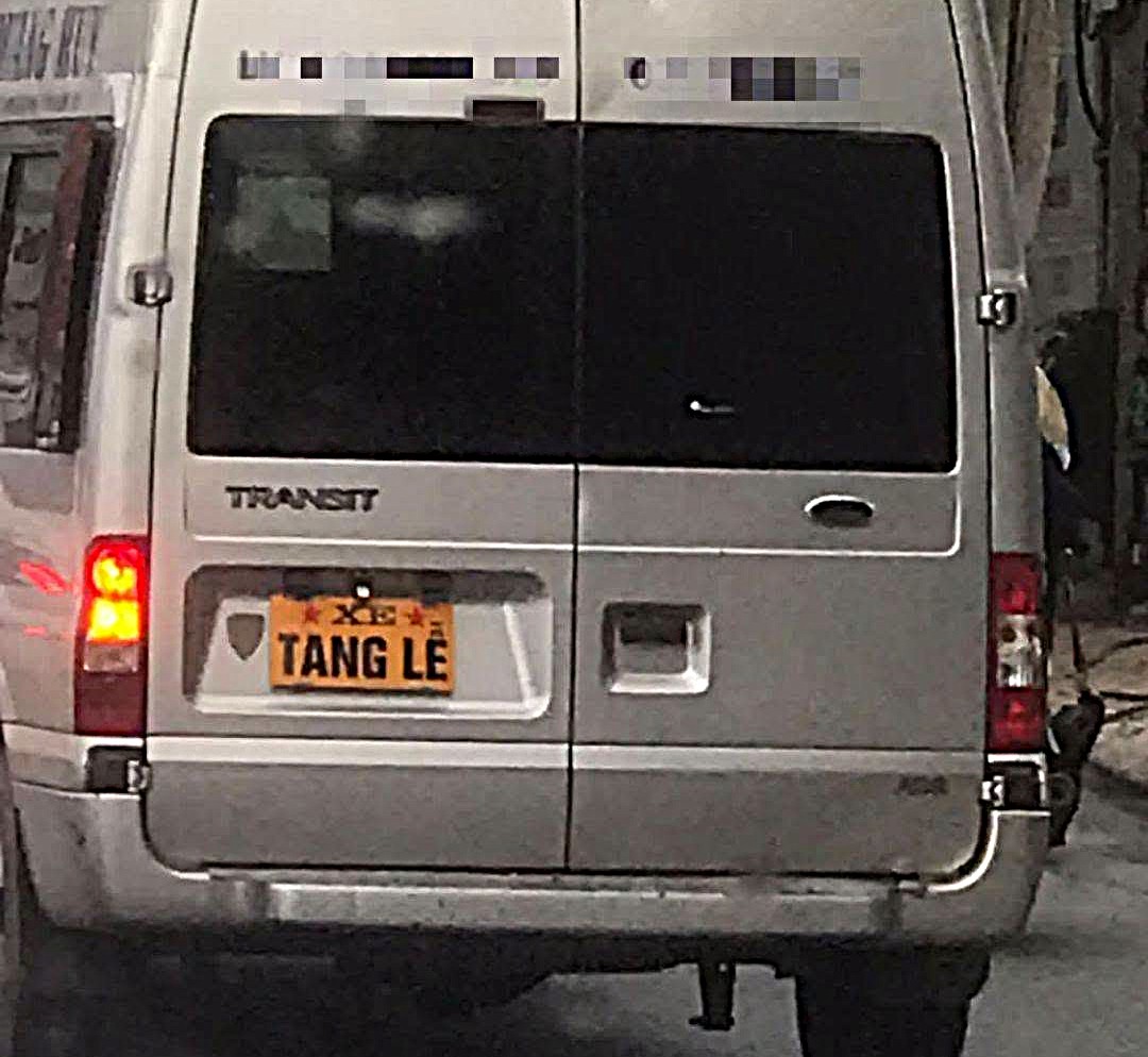 Hình Phạt Nghiêm Khắc Dành Cho Tài Xế Che Biển Số Bằng Biển ‘Xe Tang Lễ’