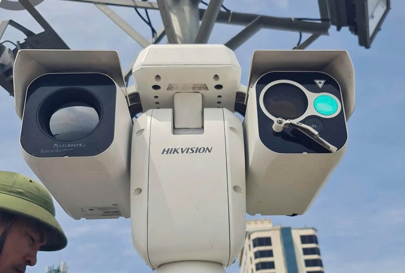 Camera AI 'soi' biển Cửa Lò, phát hiện người bơi vào vùng cấm- Ảnh 2.