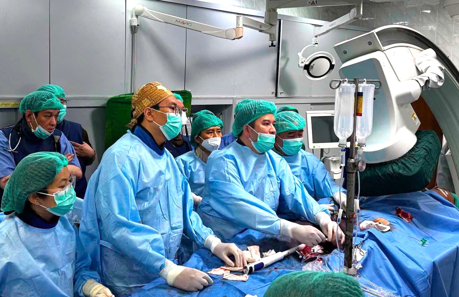 Bác sĩ Việt Nam sang Myanmar thay van tim- Ảnh 2.