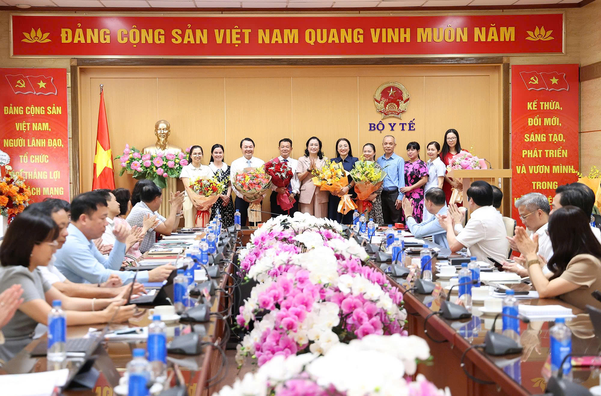Bộ Y Tế Công Bố Quyết Định Điều Động Lãnh Đạo Cục An Toàn Thực Phẩm và Quỹ Phòng Bệnh