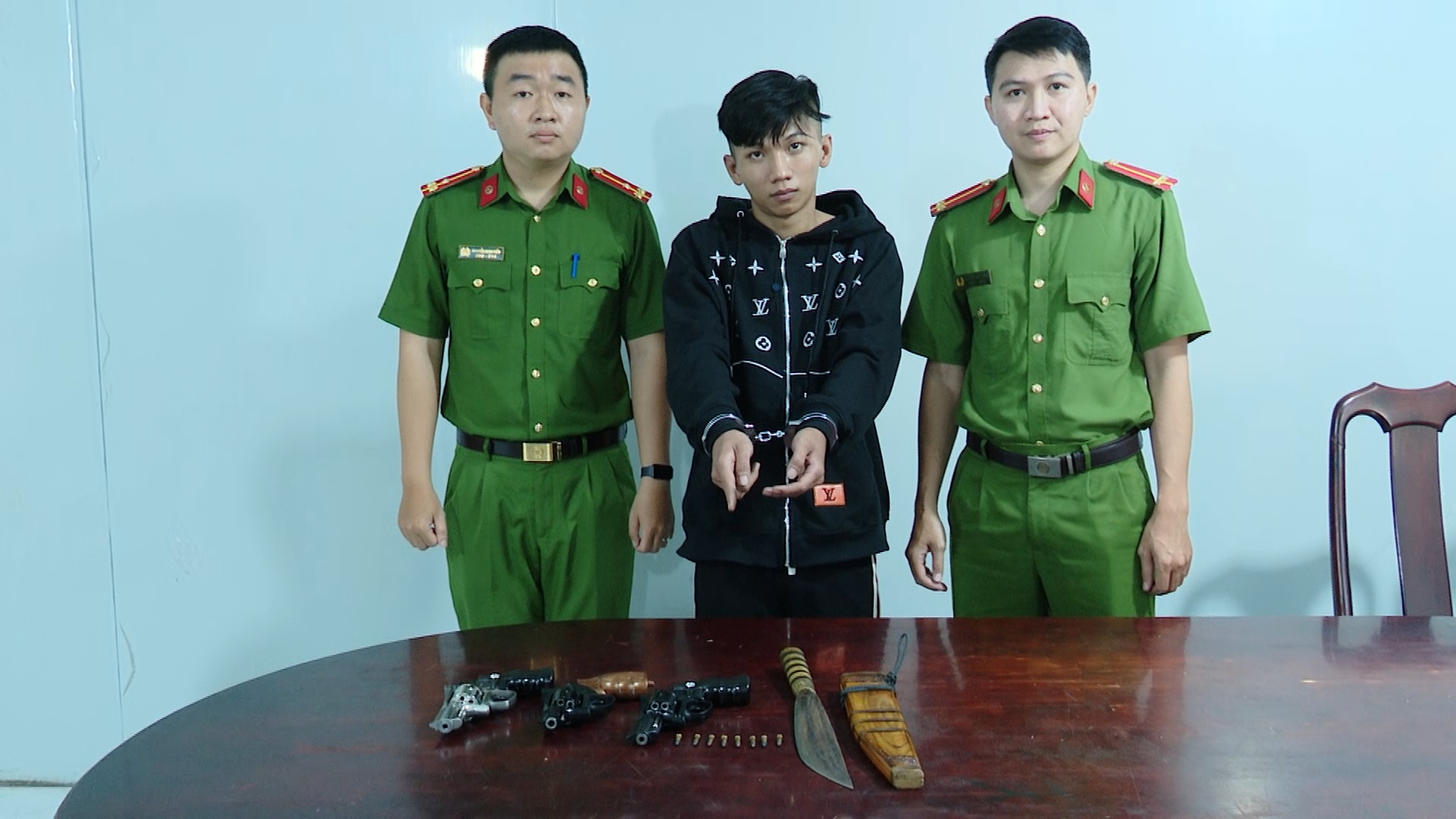 dang-truong-tho-178574314921064698228 Mâu thuẫn giữa hai nhóm thanh thiếu niên
