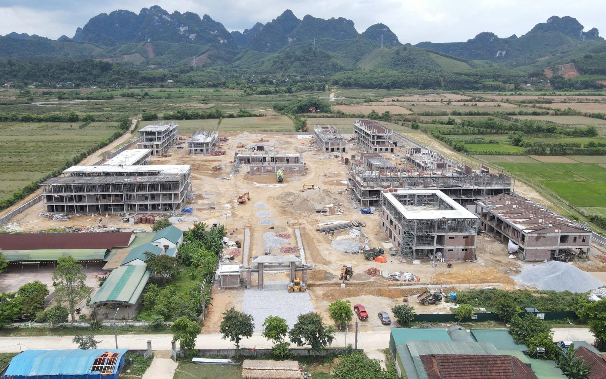 Bộ đội góp sức dựng trường nội trú vùng biên- Ảnh 3.
