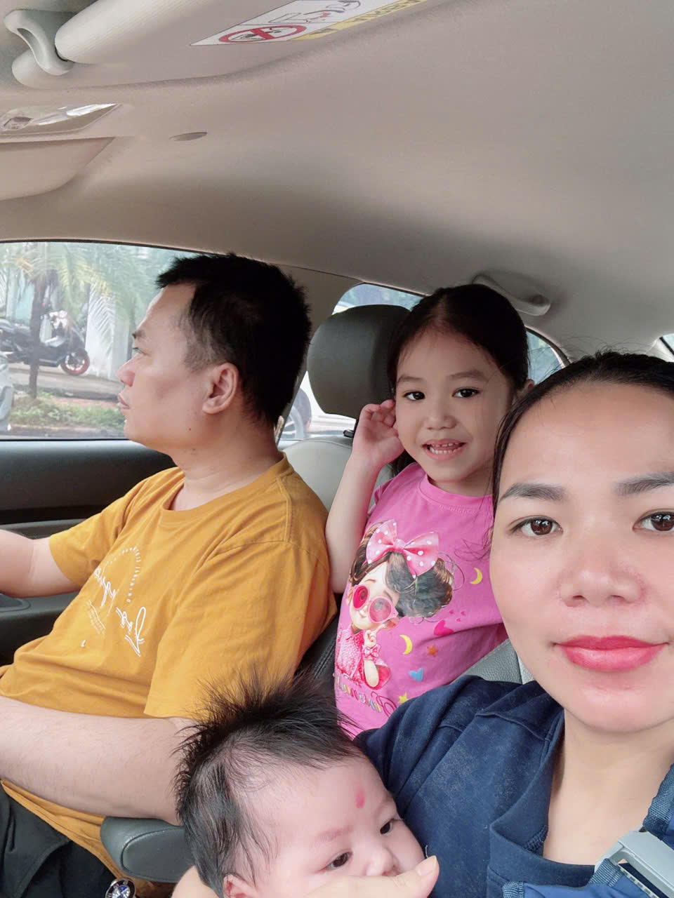Hình ảnh anh Phương cùng gia đình.