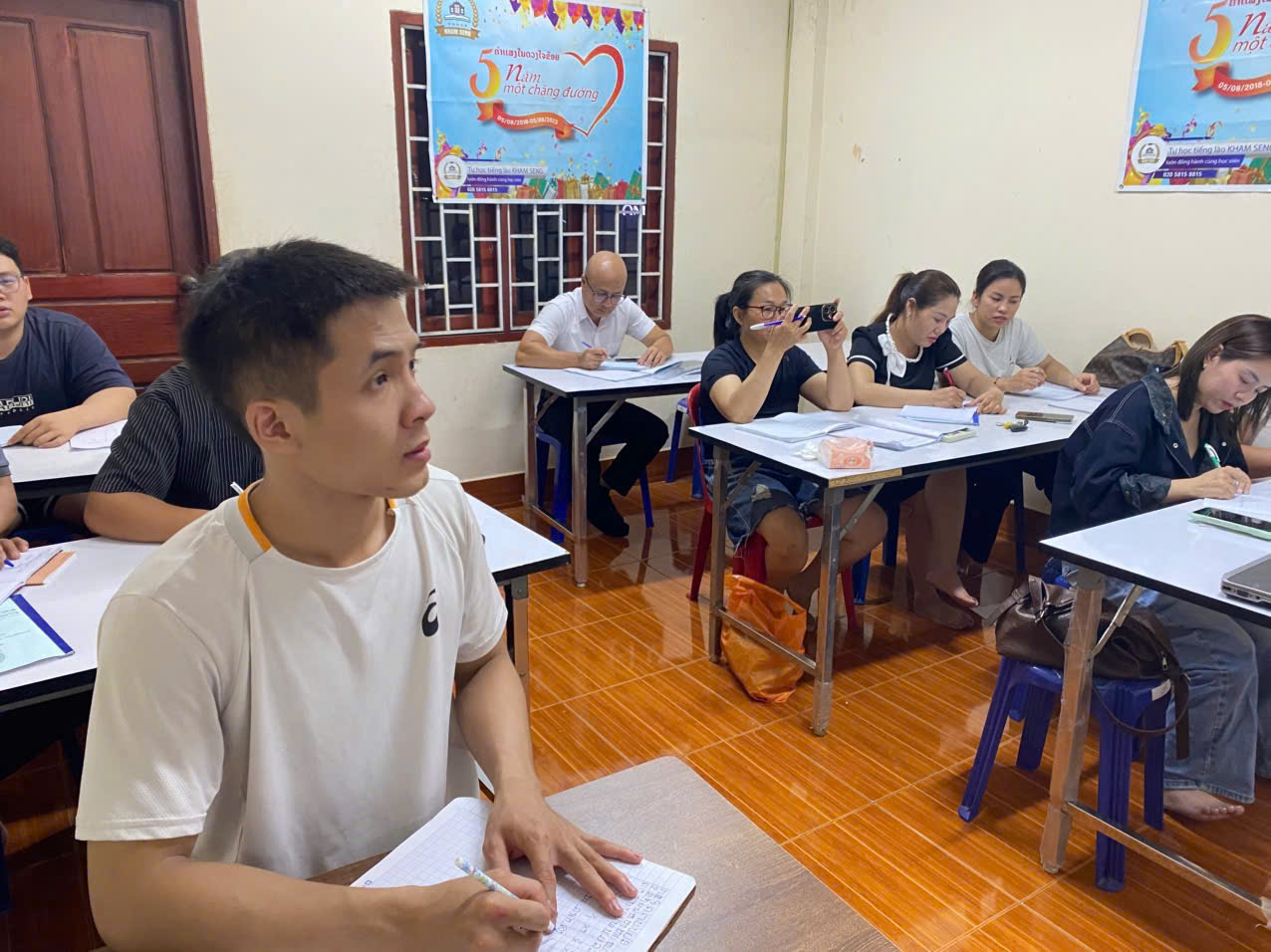 Hình ảnh anh Phương đã trở lại với công việc và gia đình.