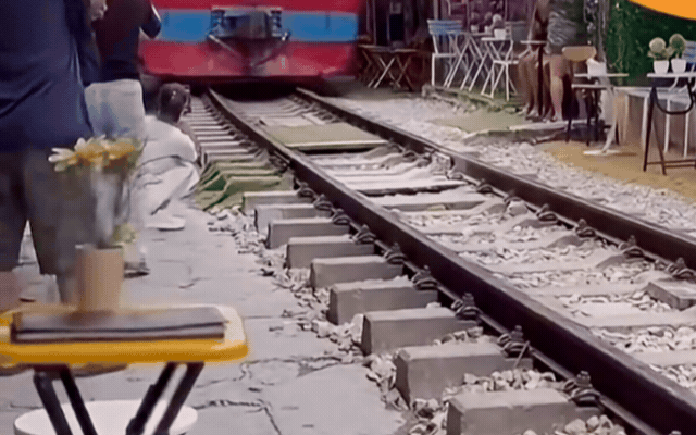 Cảnh Báo An Toàn Giao Thông Tại Phố Đường Tàu Văn Miếu: Một Vụ Va Chạm Đáng Lo Ngại