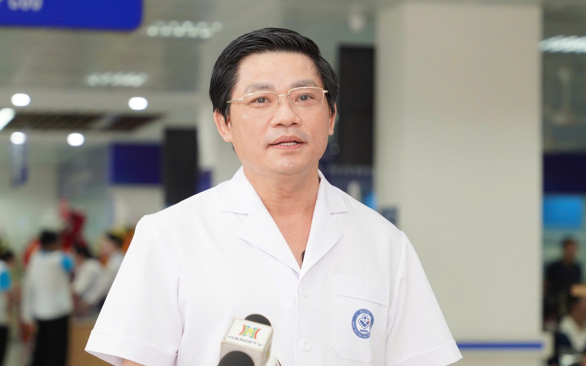 Bé trai đầu tiên chào đời ở Cơ sở 2 được Giám đốc Bệnh viện Phụ sản TW đặt tên với nhiều niềm kỳ vọng...- Ảnh 6.