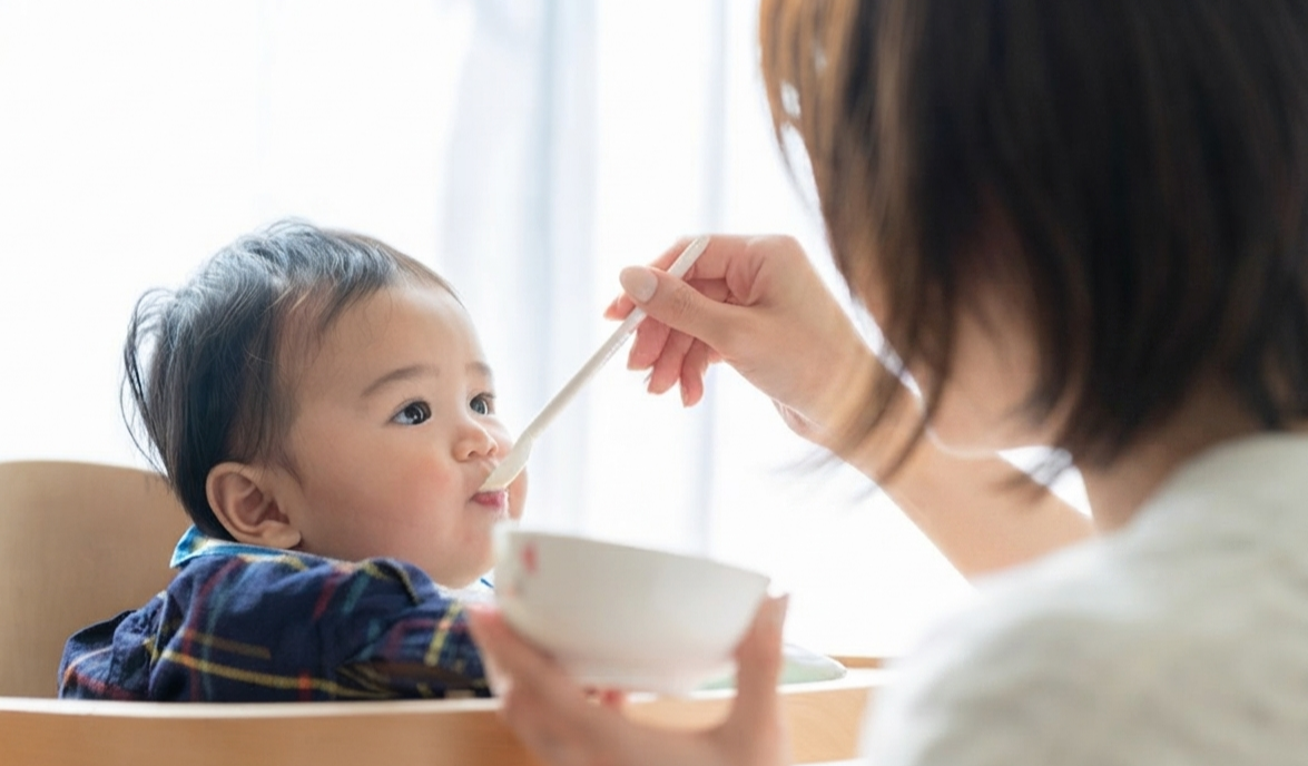 Ăn dặm truyền thống và ăn dặm tự chỉ huy: Lựa chọn nào phù hợp nhất cho trẻ? - Ảnh 1.