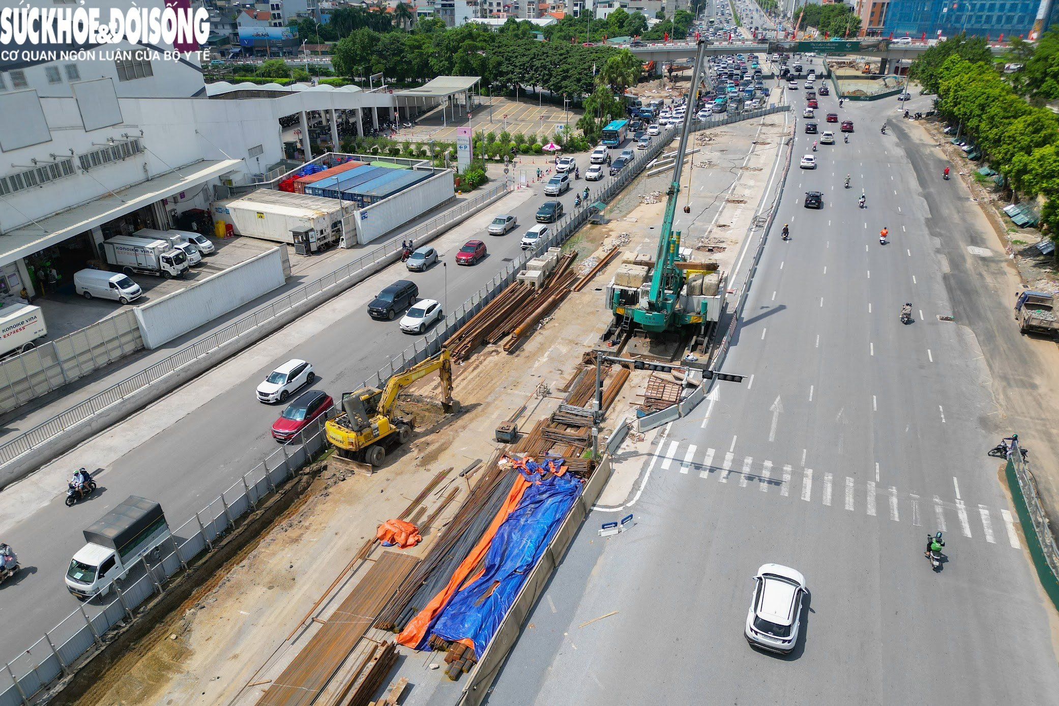 Công trường xây dựng hầm chui đang được hoạt động