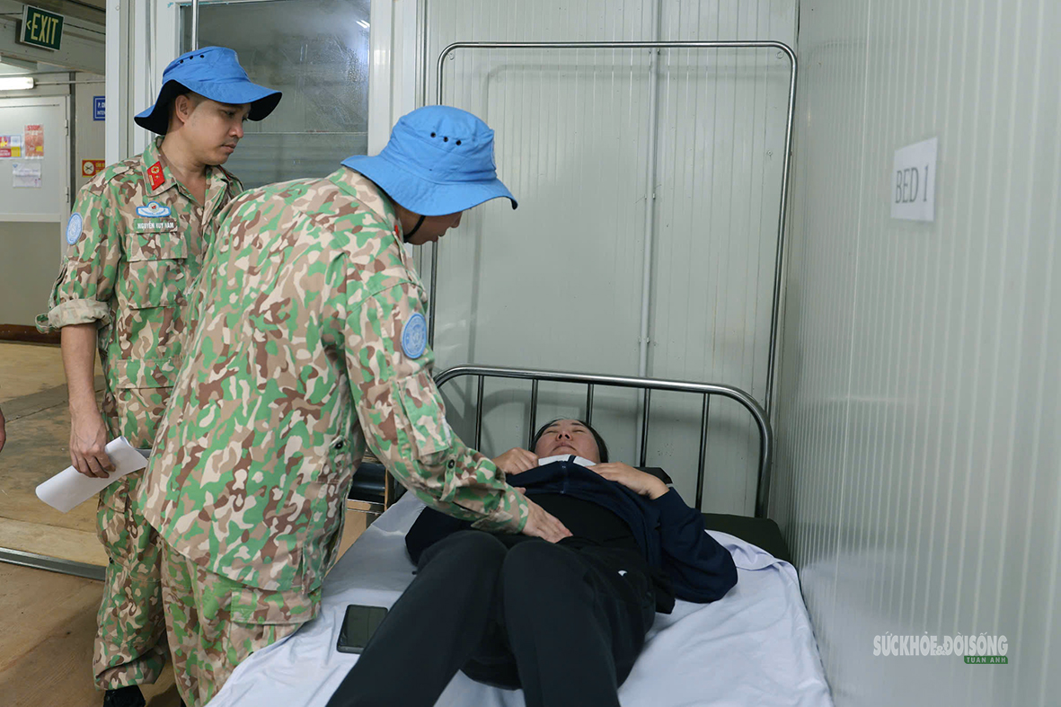 Quân y Việt Nam chuyển tuyến bệnh nhân bằng trực thăng ở Nam Sudan- Ảnh 3.