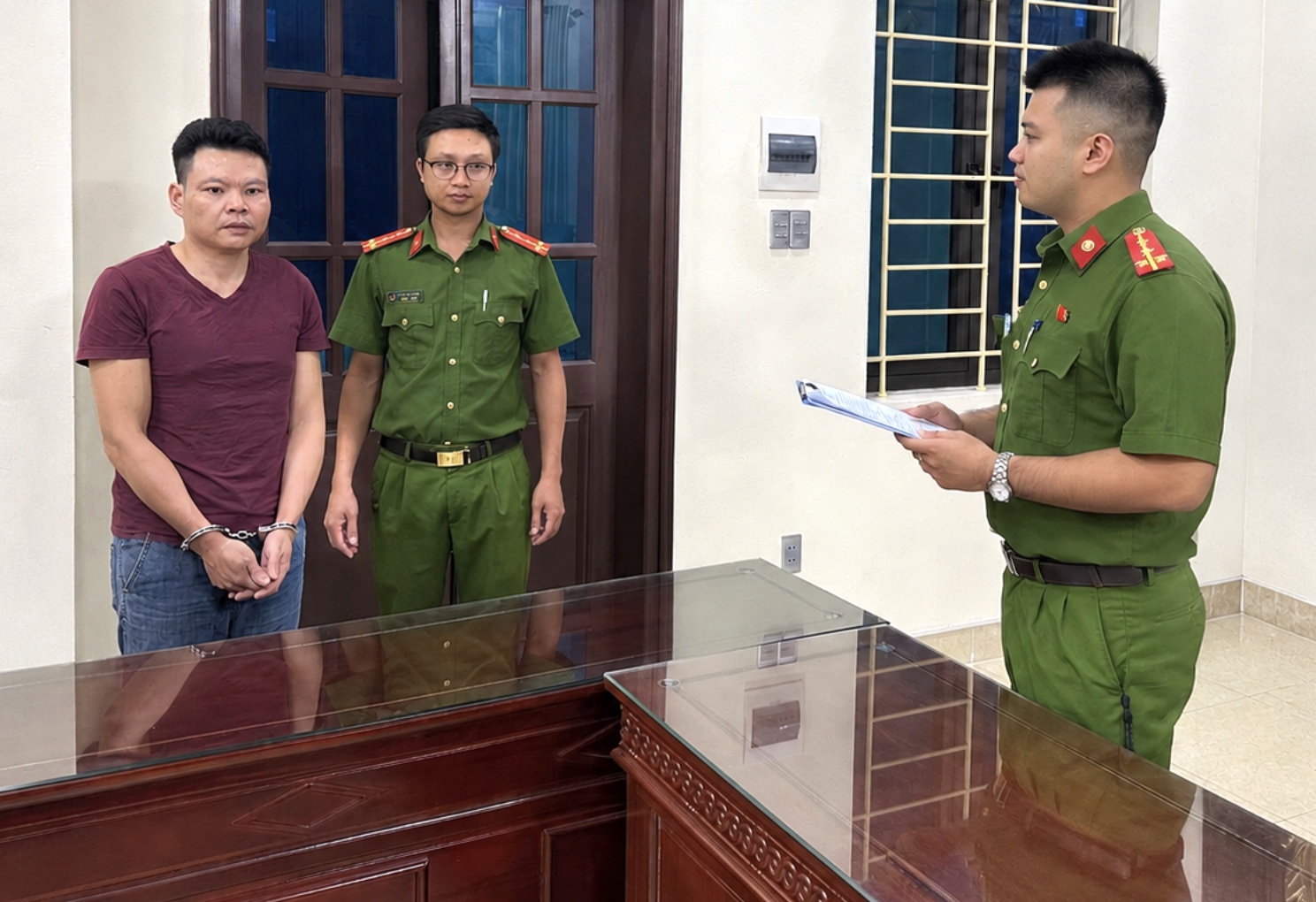 Lừa Đảo Tài Chính: Thanh Niên Giả Danh Cán Bộ Để Chiếm Đoạt Hơn 300 Triệu Đồng