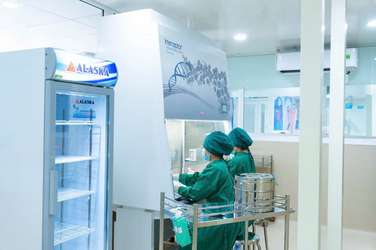 Ngân hàng sữa mẹ lớn nhất Việt Nam: Nhiều bà mẹ hiến 500 lít sữa, trao cơ hội sống cho trẻ sinh non - Ảnh 1.