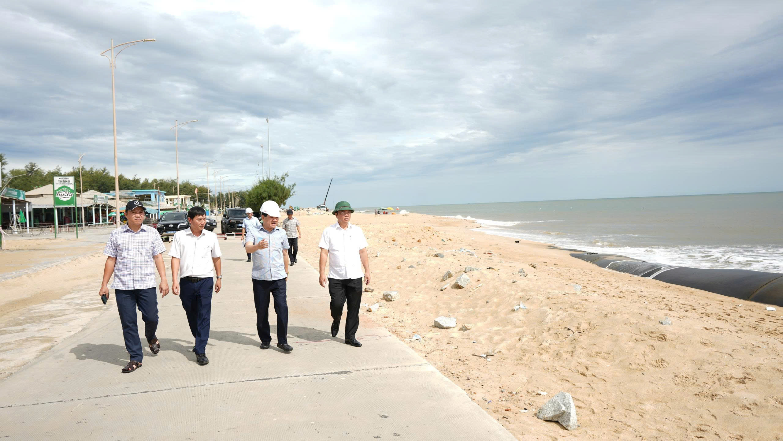 Huế tính phương án chuyển hướng một phần dòng chảy để giảm áp lực lũ về trung tâm- Ảnh 1.
