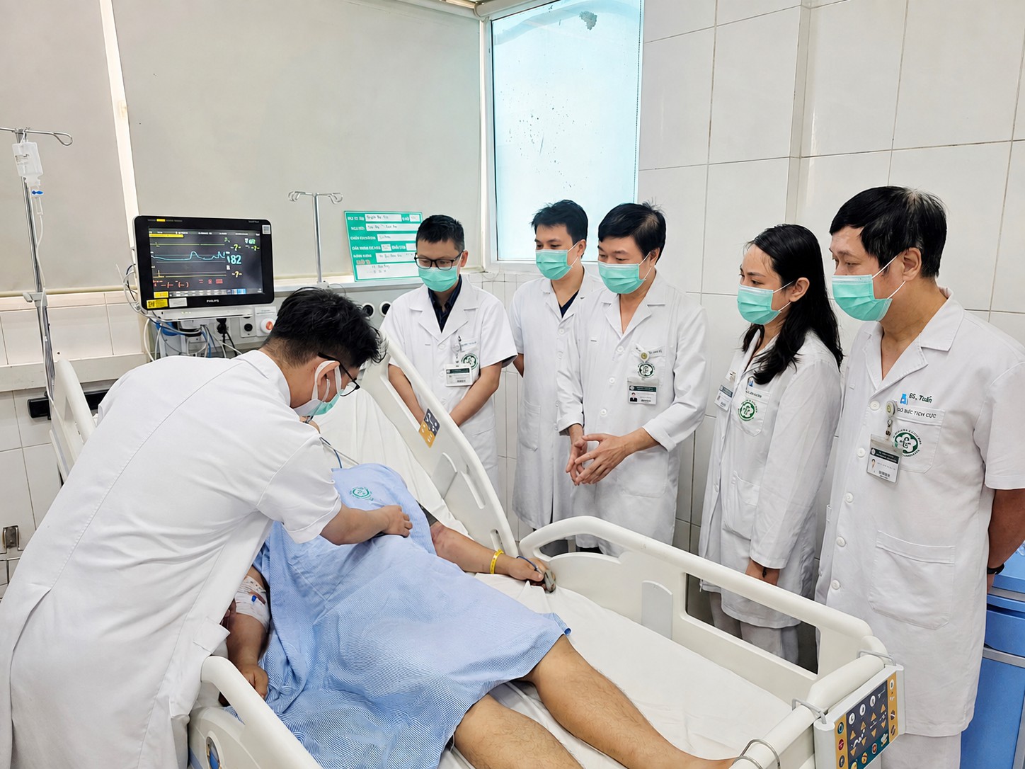 Điều trị thành công nhiều ca sốt rét ác tính, bác sĩ Bạch Mai chạy đua đưa Artesunate vượt 1.700 km cứu người - Ảnh 1.