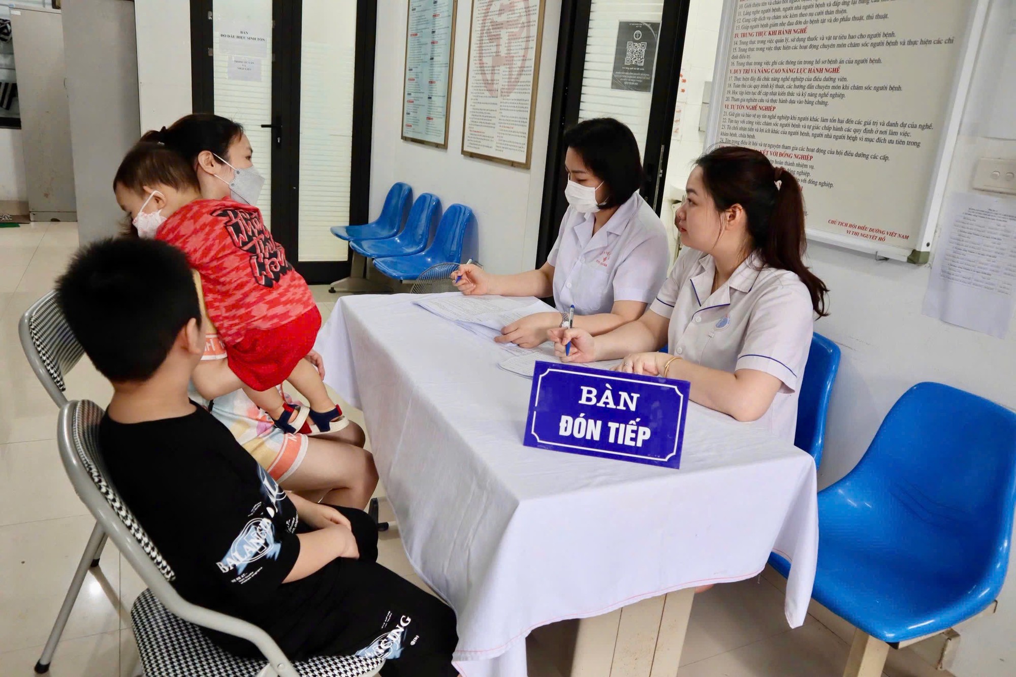 Những Biểu Hiện Cảnh Báo Sớm Về Tự Kỷ Ở Trẻ Mà Cha Mẹ Nên Chú Ý