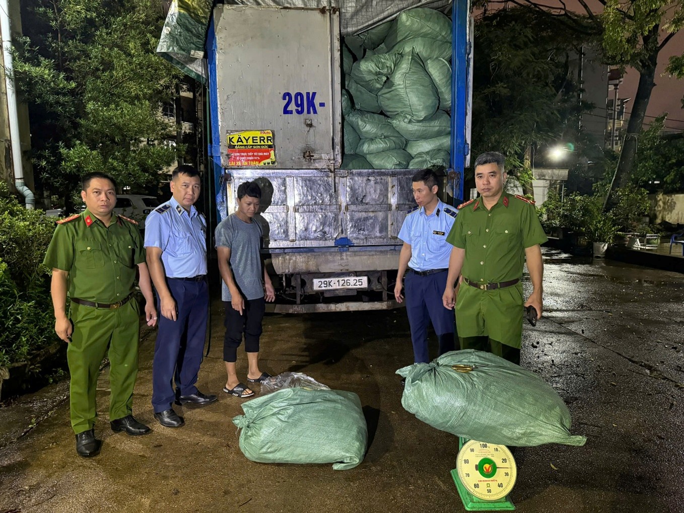 Hành Động Nhanh Chóng Của Lực Lượng Chức Năng Tại Quảng Ninh Đối Phó Với Thực Phẩm Bất Hợp Pháp