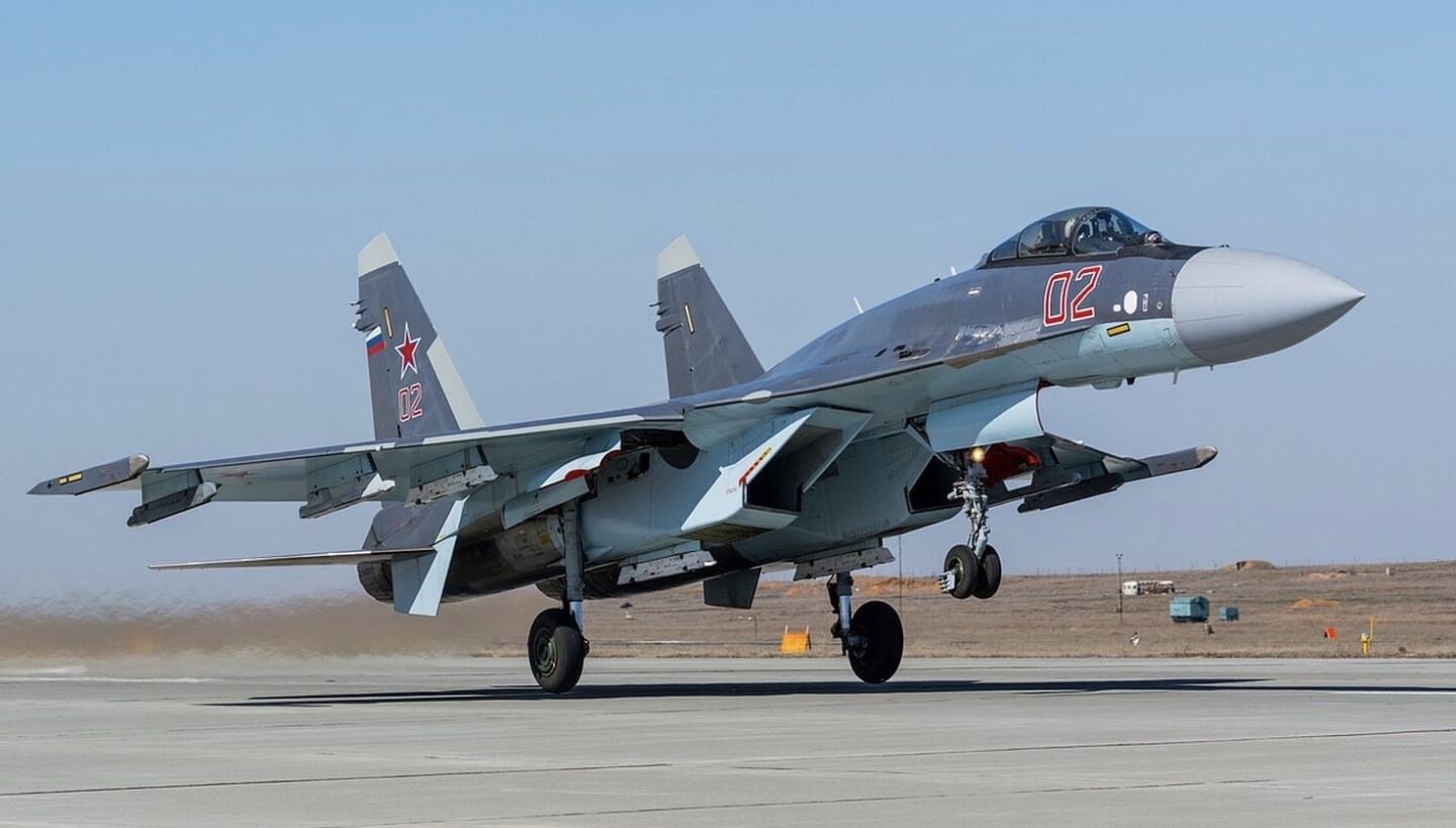 Cuộc Đối Đầu Kịch Tính Giữa Tiêm Kích Su-35 và Su-27 Trong Xung Đột Ukraine