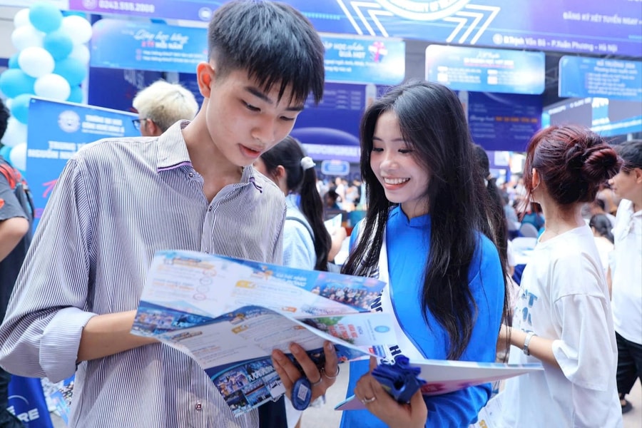 Đề xuất bổ sung đối tượng miễn học phí, giữ nguyên trần học phí- Ảnh 1.