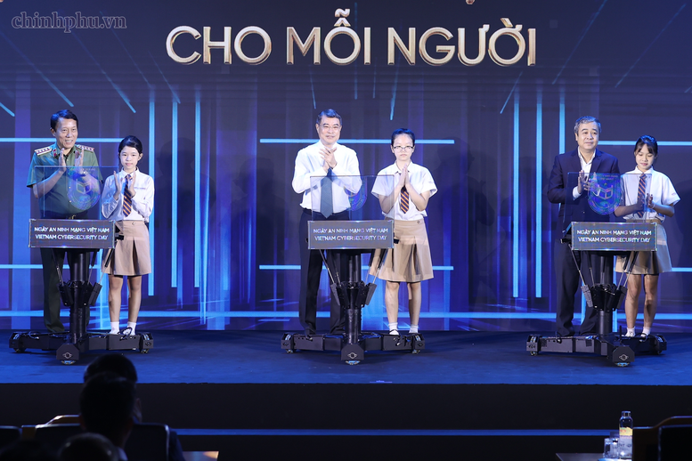 Thủ tướng: 100 triệu người dân sẽ tạo nên 'bức tường thành số' bảo vệ Tổ quốc- Ảnh 3.