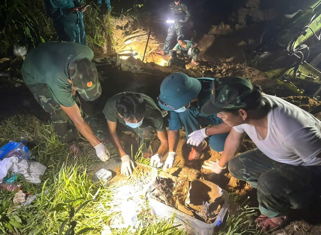 Đà Nẵng: Phát hiện nhiều di vật và đoạn xương nghi của liệt sĩ tại hầm trú ẩn- Ảnh 1.