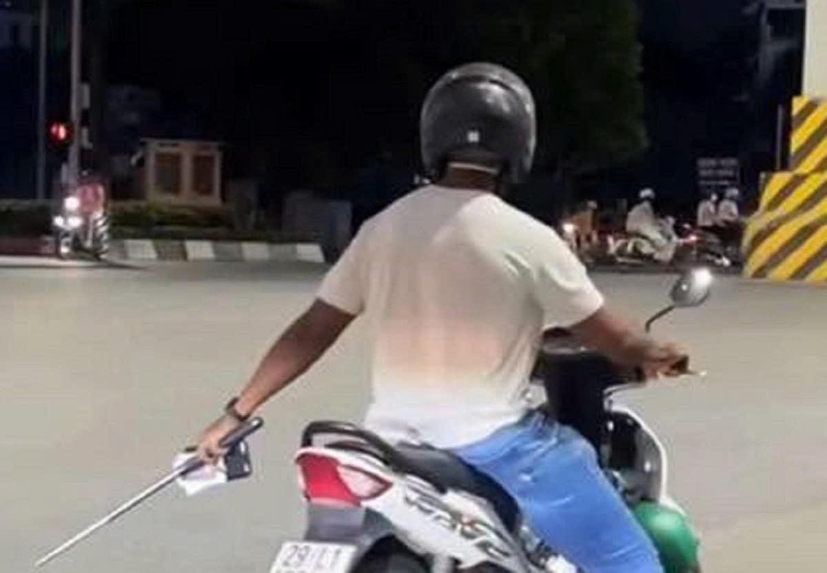 Người đàn ông ngoại quốc bị tố cáo hành vi bất thường với một số cô gái. Ảnh: Chụp màn hình MXH.