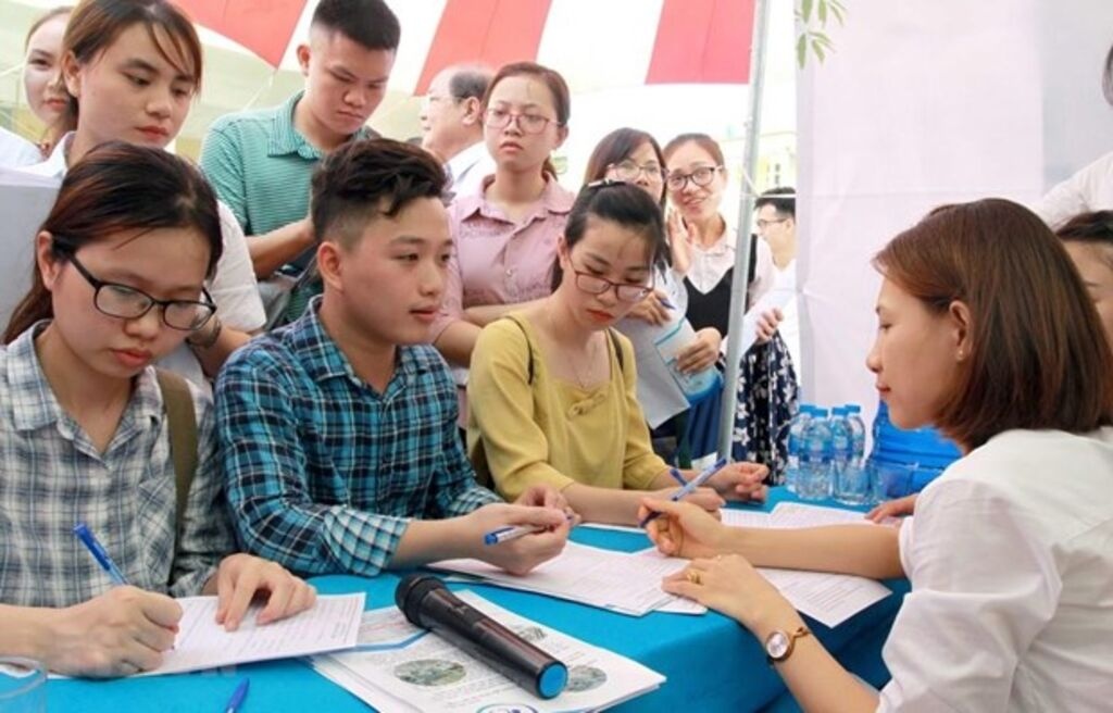 Phát Triển Việc Làm Bền Vững Qua Chuyển Đổi Mô Hình Tăng Trưởng