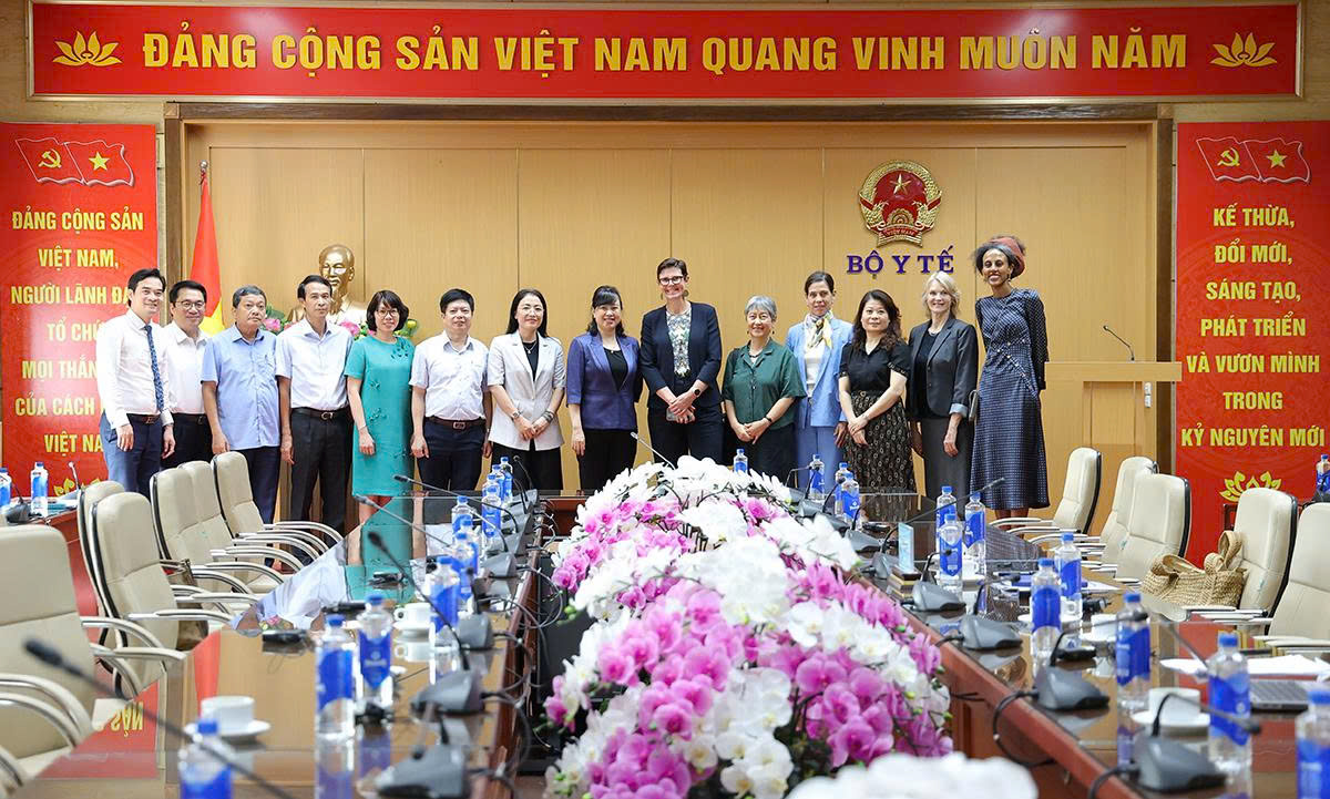 Tăng Cường Hợp Tác Giữa Bộ Y Tế Việt Nam và WHO: Hướng Đến Chăm Sóc Sức Khỏe Toàn Diện