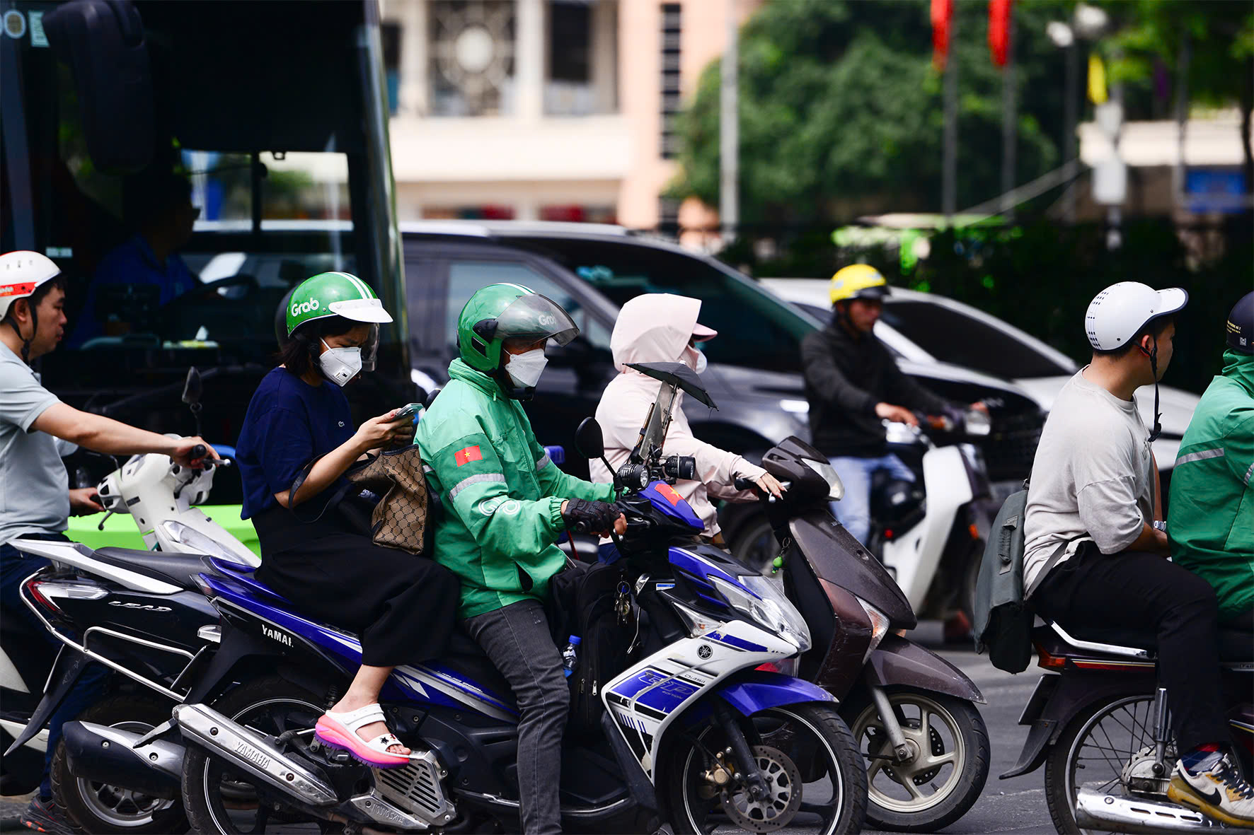 Cảnh Báo Nắng Nóng Tại Miền Bắc: Nguy Cơ Sốc Nhiệt Khi Làm Việc Ngoài Trời