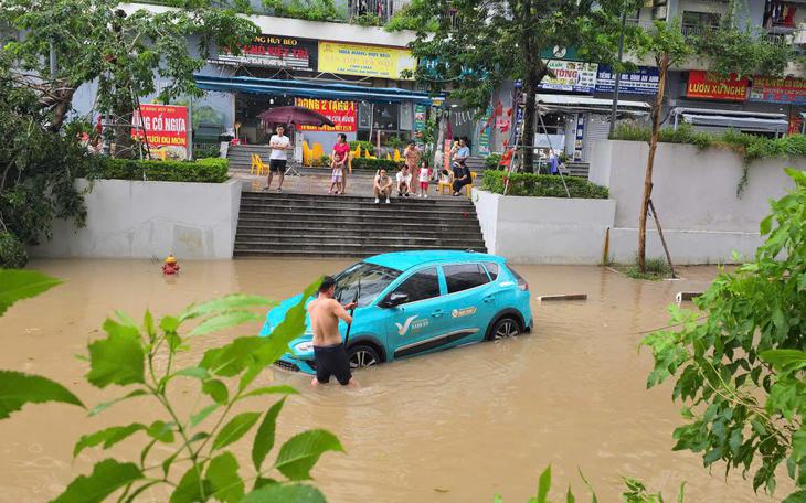 Quốc lộ ở Lào Cai tắc từ cuối tháng 7 do mưa lớn, bao giờ mới thông xe?- Ảnh 1.