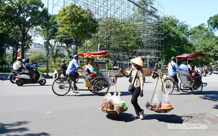 Đợt nắng nóng diện rộng ở miền Bắc và miền Trung kéo dài bao lâu?- Ảnh 2.