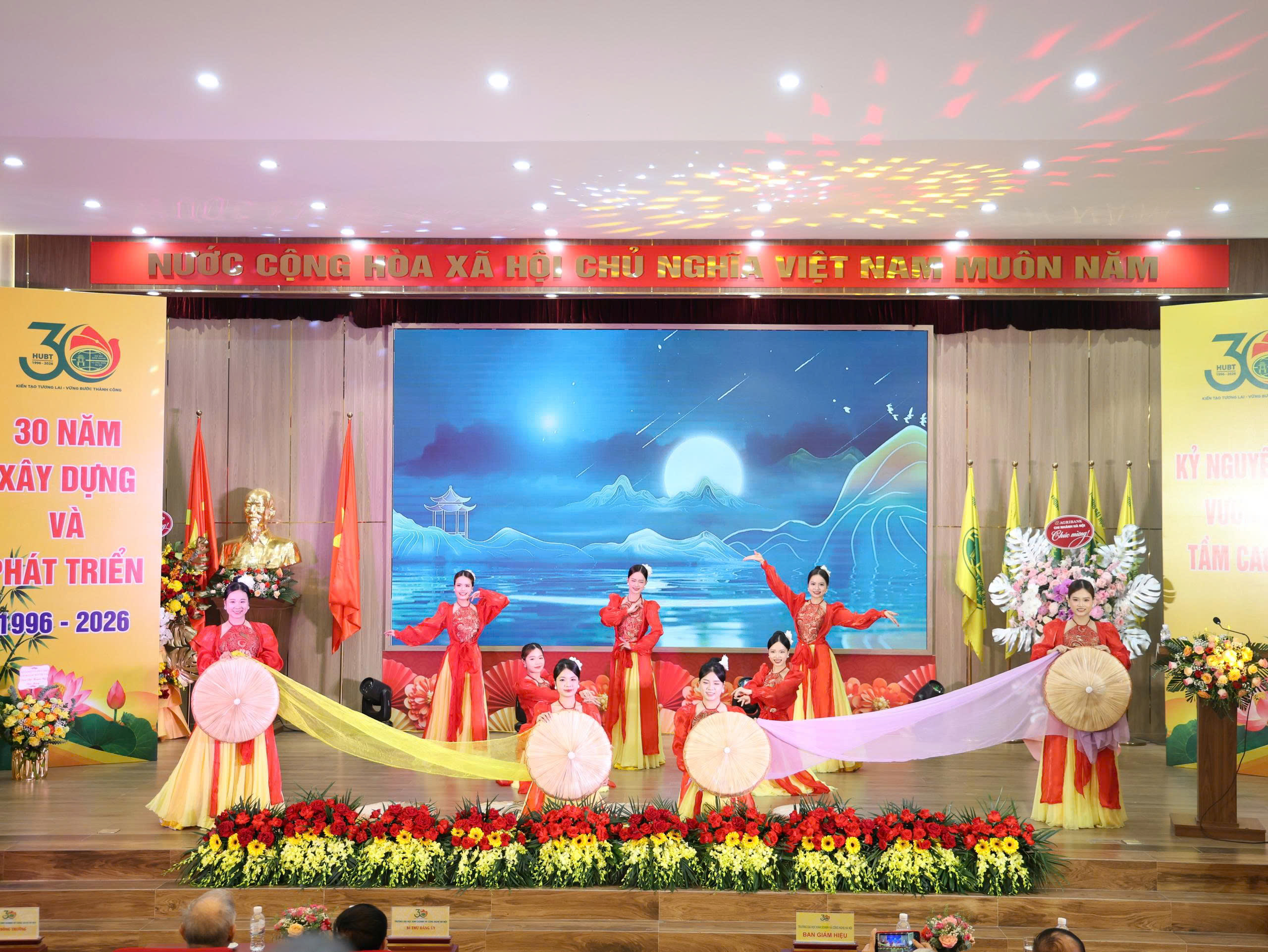HUBT vào tuổi 30: Khai giảng 2026-2027 và định hướng đổi mới giáo dục