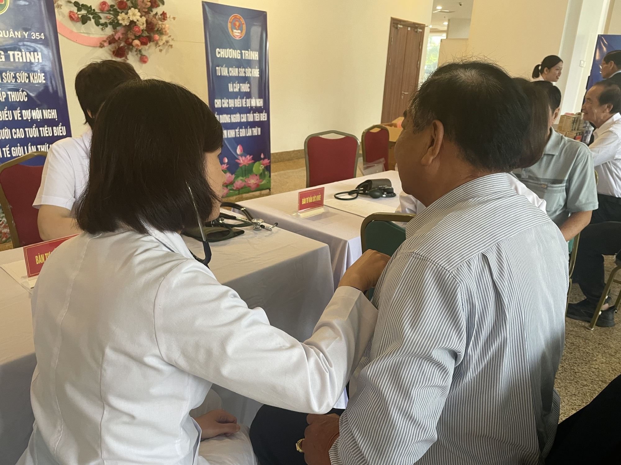 Chăm sóc sức khỏe cho người cao tuổi